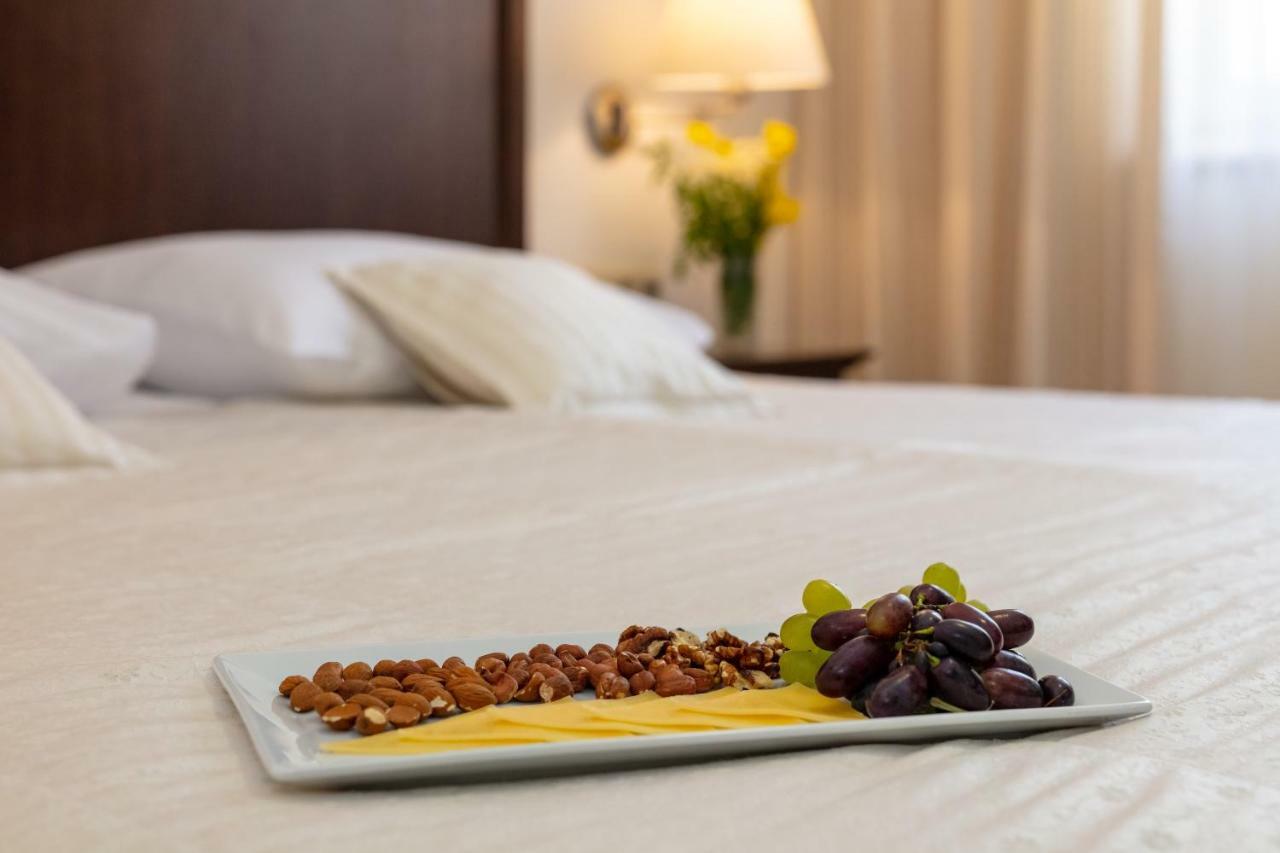 Hotel Croatia Baška Voda Eksteriør billede